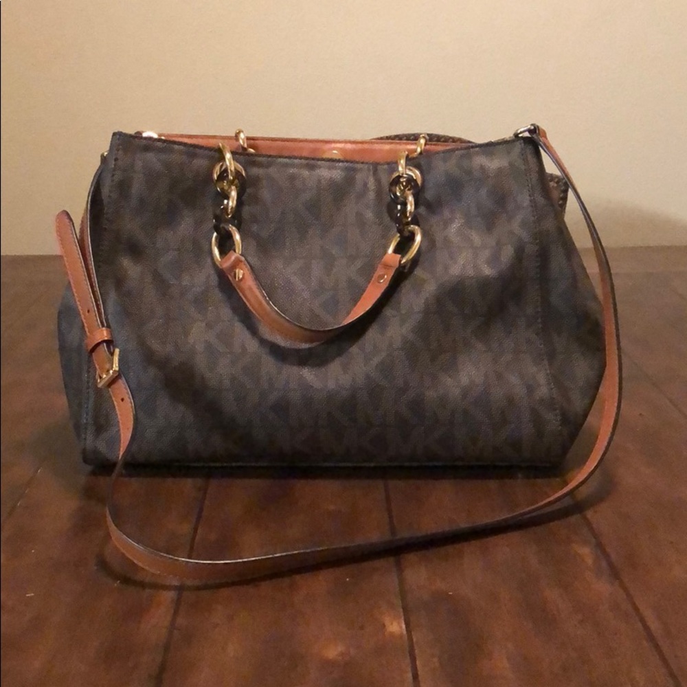 Michael kors Cynthia bag in great condition